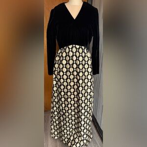 Elegant Black and Cream Patterned Dress